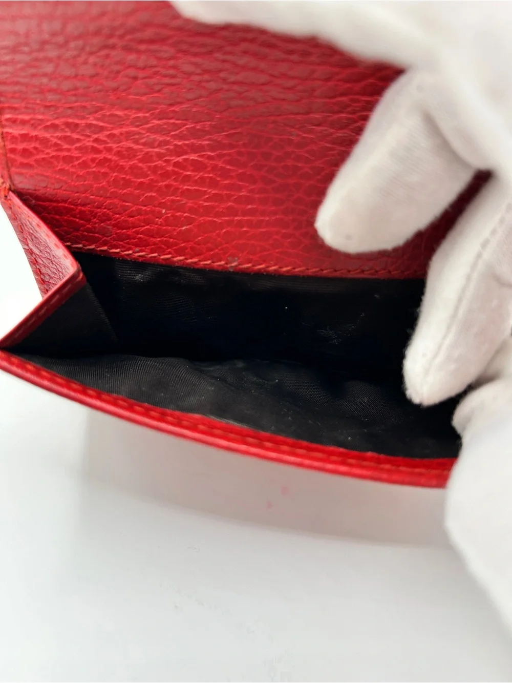 Gucci GG Marmont Tri-fold Red Pebbled Leather Wallet in Very Good Condition - Picture 14 of 17